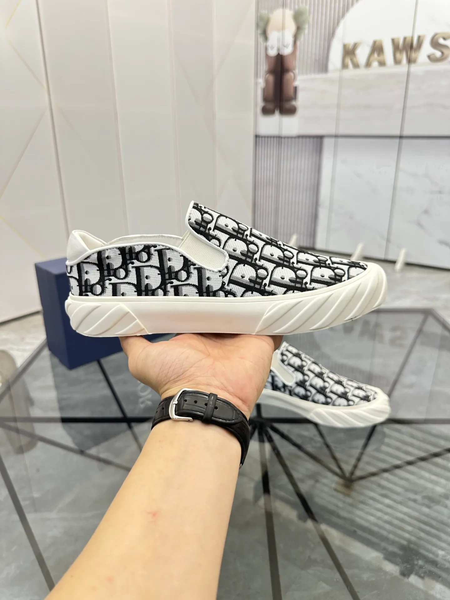 Men's shoes for sale 💰: 💰P380¥ Product trademark: Dior* "Dior*" slip-on shoes Regular size: 38-44 (can be customized to 45) Product materials: upper imported cowhide stitched with original fabric, sheepskin lining, original outsole. No.:6735
